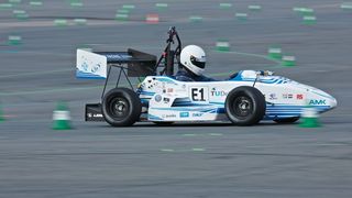 Den sportlichen Beweis für ihre Dynamik haben die neuen DYNASYN DD Motoren bereits auf internationalen Rennstrecken angetreten. (Bild: AMK)