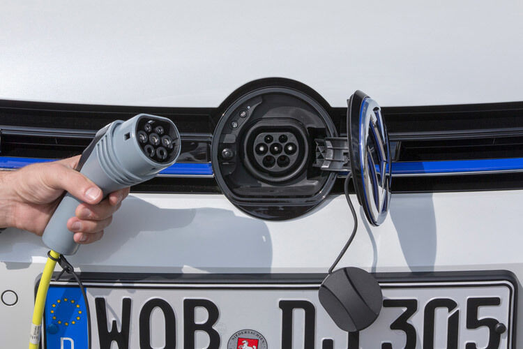 Er ist das erste VW-Modell mit an der Steckdose aufladbarem Hybridantrieb.  (Foto: Volkswagen)