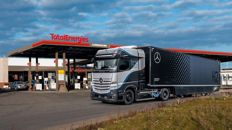 Daimler Trucks und Total Energies wollen Wasserstoff-Lkw auf die Straße bringen.(Bild:  Daimler Truck)