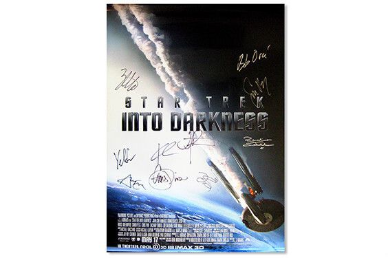 Mit im Paket: ein von den Schauspielern handsigniertes „Star Trek Into Darkness”-Filmposter. (Bild: Acer)