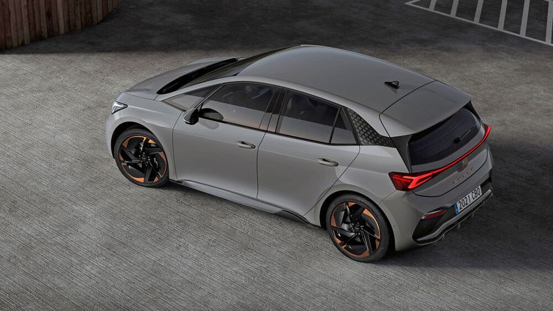 Der Startpreis für das Modell liegt bei 37.220 Euro, nach Abzug der Förderung liegt der Preis bei 27.650 Euro. (Bild: Seat)