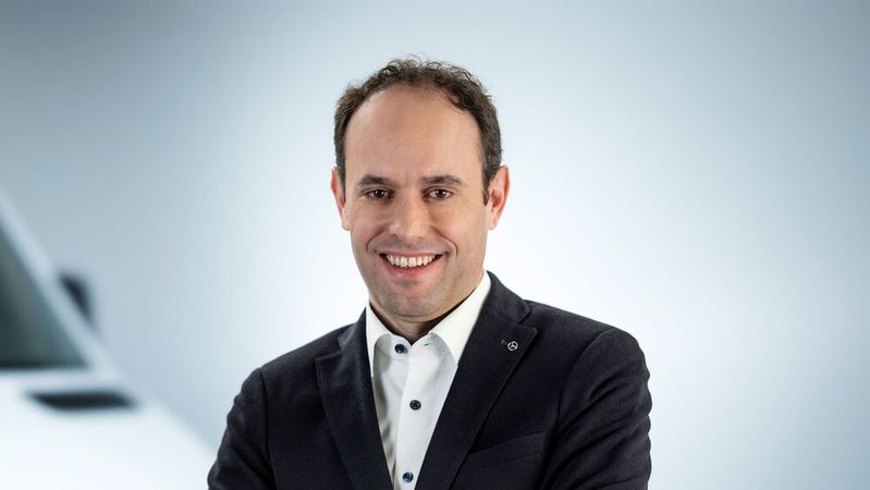 David Perdomo Hollatz leitet seit Anfang 2023 Vertrieb und Marketing der Van-Sparte von Mercedes-Benz in Deutschland.(Bild:  Mercedes-Benz AG)