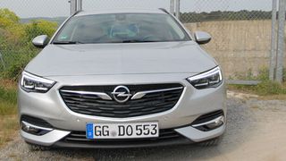 Der Insignia basiert noch auf der Epsilon-2-Plattform von GM. (Bild: Sven Prawitz)