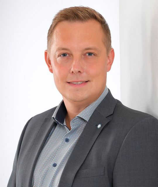 Michael Komposch, Vertriebsleiter & Business Development Manager Österreich bei der d.u.h.Group Austria GmbH: „Auf der Intertool zeigen wir praxisnah und direkt, wie Unternehmen von der durchgängigen Digitalisierung der Produktentstehungsprozesse profitieren.“ (Bild:  d.u.h.Group)