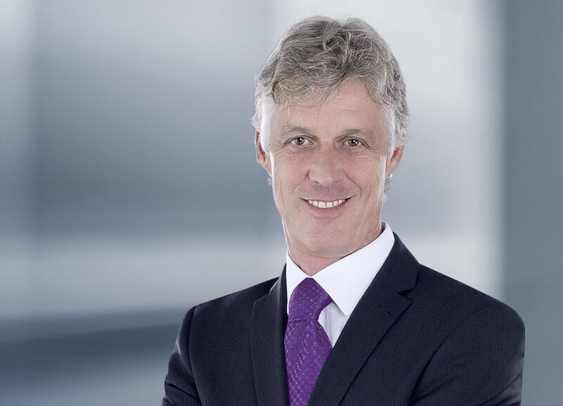 Dr. Thomas Steffen hat als Geschäftsführer F&E bei Rittal die Markteinführung der neuen Kühlgeräte-Generation Blue e+ aktive begleitet und bereits im Vorfeld eine Energieeinsparung von bis zu 75% prognostiziert. Die 3 Feldtests bei Audi, Knapp Werkzeugmaschinen und J.G. Weisser Söhne habe diese Einsparung nun bestätigt. (Rittal)