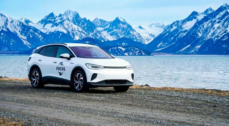 Mit FUCHS BluEV bietet FUCHS Kfz-Werkstätten Produkte rund um den Service von Elektro- und Hybridfahrzeugen.(Bild:  FUCHS LUBRICANTS GERMANY GmbH)