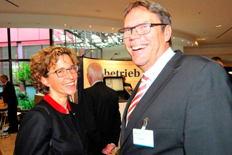 Sehen sich selten: Petra Brandl (Kfz-Innung Schwaben) und Claus Kapelke (Kfz-Innung Frankfurt am Main). (Foto: Zietz)