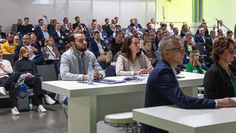 Das Publikum verfolgte gespannt die Vorträge. (Bild: Stefan Bausewein)