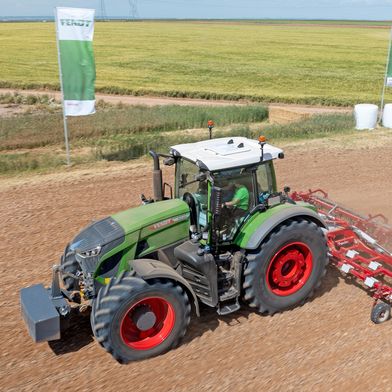 Die Landwirtschaft emittiert mit fossilen Kraftstoffen jährlich etwa 5,4 Millionen Tonnen Treibhausgase; etwa 7,5 Prozent der gesamten Treibhausgasemissionen des Sektors. (Bild: Fendt)