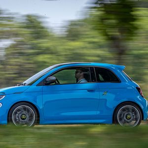 Der Abarth 500e Turismo ist nur 3,67 Meter kurz.(Bild:  FCA/Abarth)