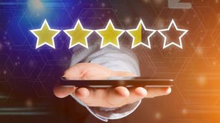Die Customer-Experience-Metrik, die beispielsweise mithilfe eines Fünf-Sterne-Ratings erhoben wird, misst die Kundenzufriedenheit anhand der jüngsten Interaktion. (Clipdealer)