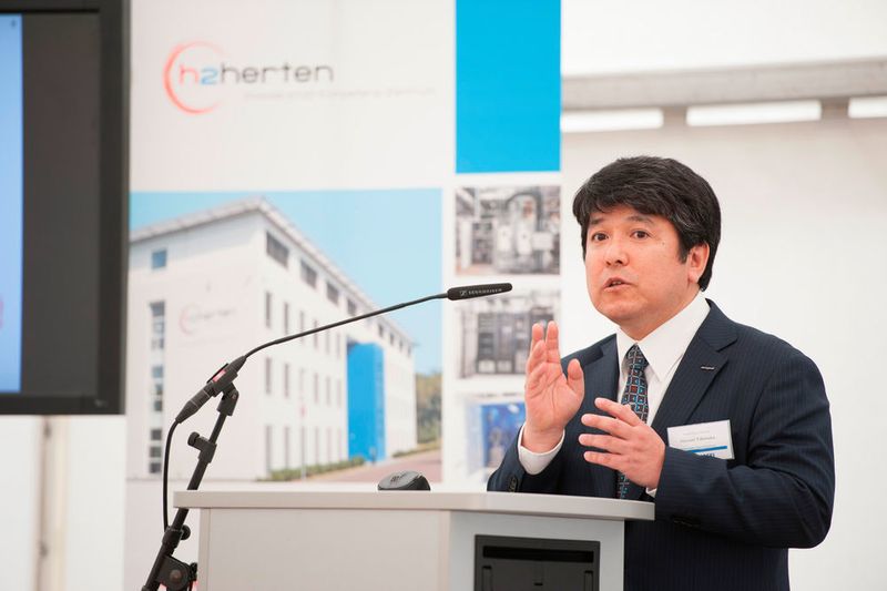 Dr. Masami Takenaka, Managing Executive Clean Energy Team, Asahi Kasei Europe, at the inauguration ceremony of the hydrogen demonstration project.  (Asahi Kasei)