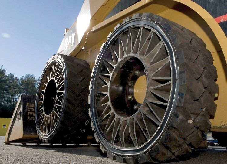 Das Rad-Reifen-Konzept „Michelin Tweel“ wird bereits bei leichten Baumaschinen eingesetzt. (Foto: Michelin)