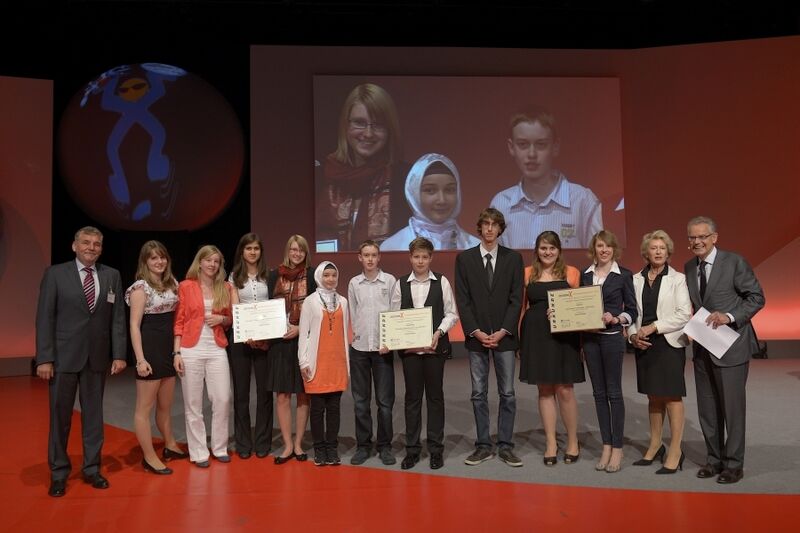 Kleine Forscher: Ehrung der Preisträger des DECHEMAX Schülerwettbewerbs. (Bild: DECHEMA)