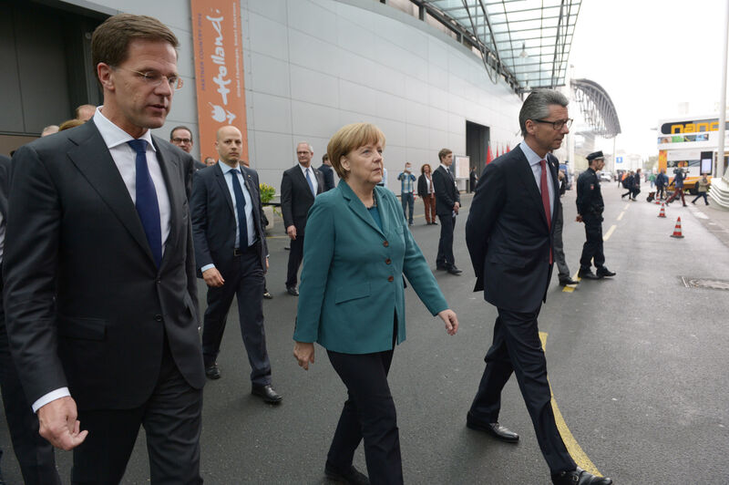 Mit Frau Merkel spannende Produkte auf der Hannover Messe 2014 entdecken! Bei dem traditionellen Eröffnungsrundgang am Montagmorgen schlenderte die Bundeskanzlerin quer durch die Messehallen. (Deutsche Messe)