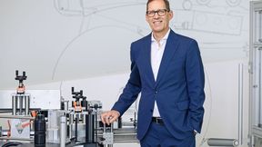 Martin Kühl ist Leiter des Geschäftsbereichs Etikettiermaschinen bei der Herma GmbH. Der Spezialist für Verpackungs- und Produktkennzeichnung beschäftigt weltweit mehr als 1.100 Mitarbeiter und erwirtschaftete zuletzt einen Jahresumsatz von 450 Millionen Euro. Das Unternehmen befindet sich seit fast 120 Jahren im Familienbesitz. (Bild: Fotografie Ebinger)
