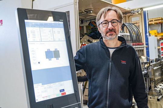 Stefan Cämmerer, Leiter Software-Entwicklung und Elektrokonstruktion bei WMT Leipzig GmbH: «Das System vom Keba bietet uns als Entwickler alle Möglichkeiten der Welt, unsere Bedienphilosophie umzusetzen.»(Bild:  Keba)