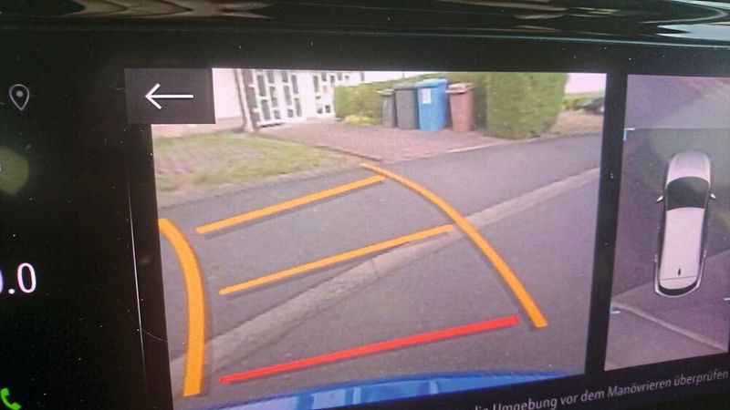 Die Hilfslinien für das Einparken sind leider zu unpräzise ... (Bild: Sven Prawitz/Automobil Industrie)