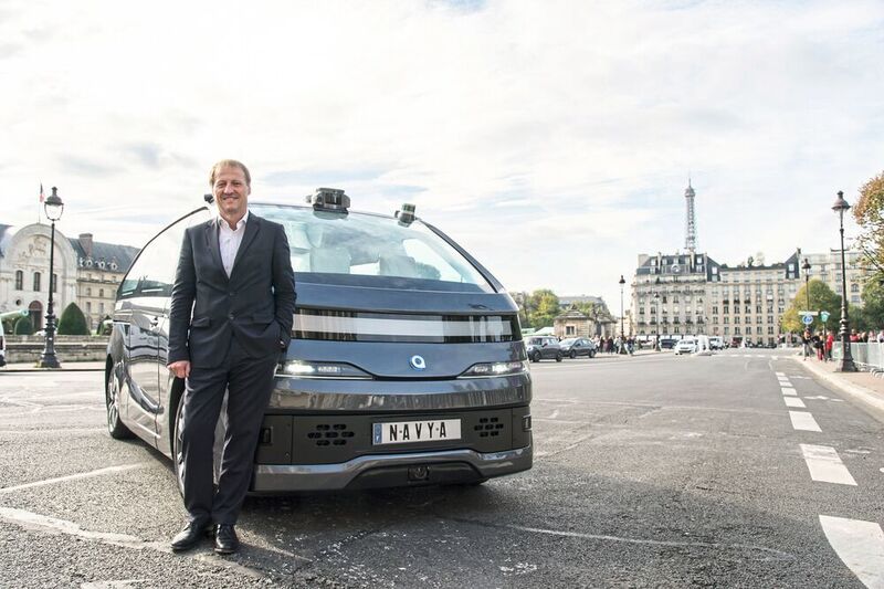 Navya-Gründer Christophe Sapet vor einem „Autonom Cab“ in Paris. (Navya)