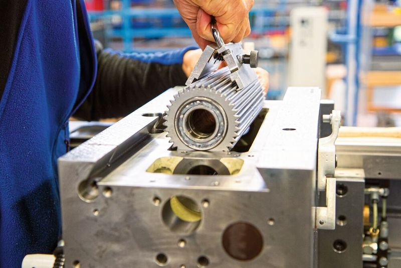 Alle beweglichen mechanischen Elemente sowie die gesamte Elektronik, Elektro-, Antriebs- und Steuerungstechnik werden durch hochwertige Neuteile ersetzt.  (Bild: FPS Werkzeugmaschinen)