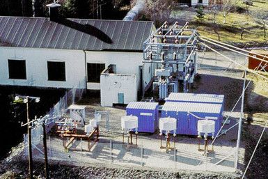 Die erste HGÜ-Lichttest-Verbindung zwischen Hällsjön und Grängesberg in Schweden markierten 1997 den Start der neuen Stromübertragungstechnik. (Bild: ABB)