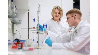 Prof. Alexandra K. Kiemer forscht mit ihrem Team daran, die Rolle des Proteins IMP2 besser zu verstehen. Ziel ist es, Schwachstellen von Krebs für neue Therapiestrategien auszunutzen. (Bild: Oliver Dietze)