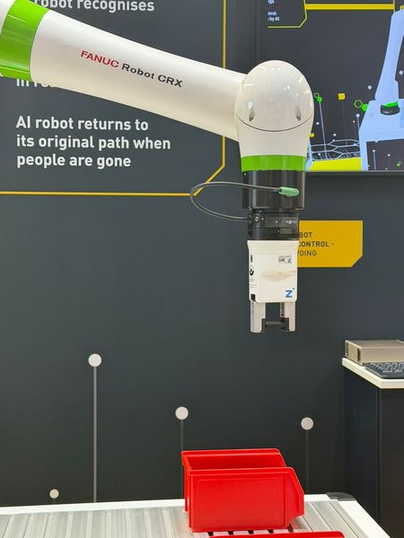 Fanuc arbeitet bei den neuen Möglichkeiten für seine Roboter mit Nvidia und Google zusammen. (Bild: Stefanie Michel)