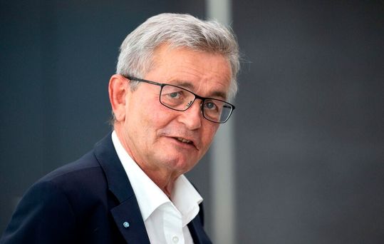 Bertram Brossardt, Hauptgeschäftsführer der Vereinigung der Bayerischen Wirtschaft (VBW), ist mit dem sogenannten Automobilpaket der EU-Kommission nicht ganz einverstanden. Drei Dinge müssten seiner Meinung nach angepasst werden, damit ein „Schuh“ daraus werden kann ...(Bild:  dpa)