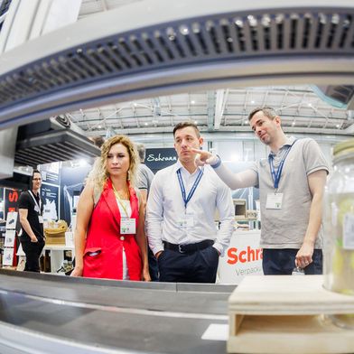 Fachlicher Dialog auf Augenhöhe: Auf der Logistics & Automation Hamburg 2026 standen der direkte Austausch über innovative Automatisierungslösungen und hocheffiziente Materialflüsse im Mittelpunkt. (Bild: Easyfairs Deutschland GmbH)