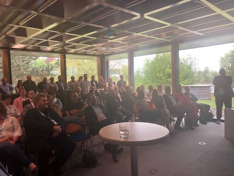 ...und bei der Keynote waren alle Plätze belegt. Rund 100 ausgewählte Fachhändler kamen nach Pohlheim. (Vogel IT-Medien GmbH)