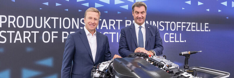 Start der Brennstoffzellenfertigung bei BMW: der Vorstandsvorsitzende der BMW AG Oliver Zipse (links) und der bayerische Ministerpräsident Dr. Markus Söder. 
