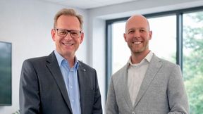 Der Hamburger Software-Anbieter für Autohäuser SEG hat zum Jahreswechsel die Führung neu besetzt. Manuel Schlottbom (r.) leitet seit 1. Januar die Geschäfte, Andreas Meier verantwortet künftig die Produktentwicklung. (Bild: SEG System-EDV und Organisationsgesellschaft mbH)