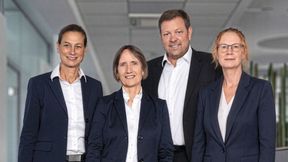 Die Geschäftsführung der Bank 11 (v. l.): Nina-Stephanie Bartha, Sandra Ebert, Jörn Everhard (Sprecher) und Michelle Giblin. (Bild: Bank 11)