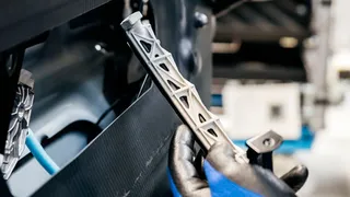  BMW i8 Roadsterでは窓ガイドレールは2番目の3Dプリント部品となりました。