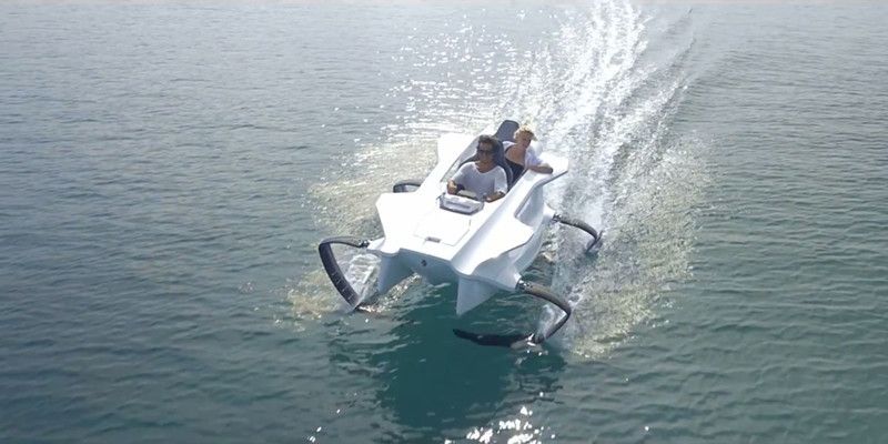Zum Abheben – das elektrische Tragflächenboot Quadrofoil (Quadrofoil)