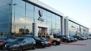 Bleker verkauft in seinem neuen Autohaus in Münster sieben verschiedene Marken. (Foto: Baeuchle)