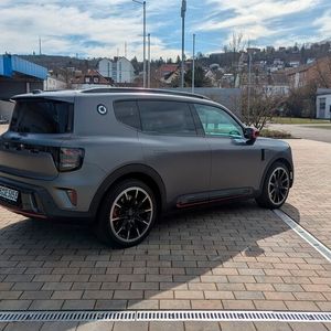 Das steil abfallende Heck ist ebenfalls markant. Gleichzeitig erinnert es an den Mercedes GLB.(Bild:  Simon – VCG)