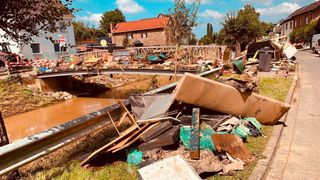 Ein Spur der Verwüstung zieht sich durch das Rheinland und durch das Ahrtal. Das Foto zeigt das Swistufer in Heimerzheim. (Bild: Doris Pfaff)