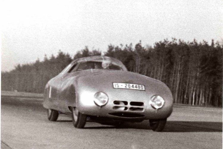 Der Hanomag-Diesel im Februar 1939 auf der Rekordstrecke bei Dessau. (Hanomag)