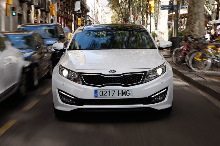 Das Modell verfügt mit seinem mit einem Elektromotor gekoppelten Zwei-Liter-Benziner über eine Systemleistung von 190 PS. (Foto: Kia)