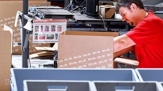 Bei der komplexen E-Commerce-Logistik setzt dm auf den Logistikdienstleister Loxxess. (Loxxess)