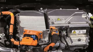 Leiser unterwegs! Mit bondal stellt Thyssenkrupp Steel einen Sandwich-Werkstoff vor, mit dem man zum Beispiel den Geräuschpegel in Fahrzeugen senken kann. Jetzt geht der Werkstoffverbund in Serie. Hier ein Anwendungsbeispiel. (Thyssenkrupp Steel Europe)