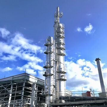 Das abgeschiedene Kohlendioxid wird unter anderem auf Lebensmittel- und pharmazeutische Qualität gereinigt und als Rohstoff für die Herstellung von Natriumbicarbonat verwendet.(Bild:  Tata Chemicals)