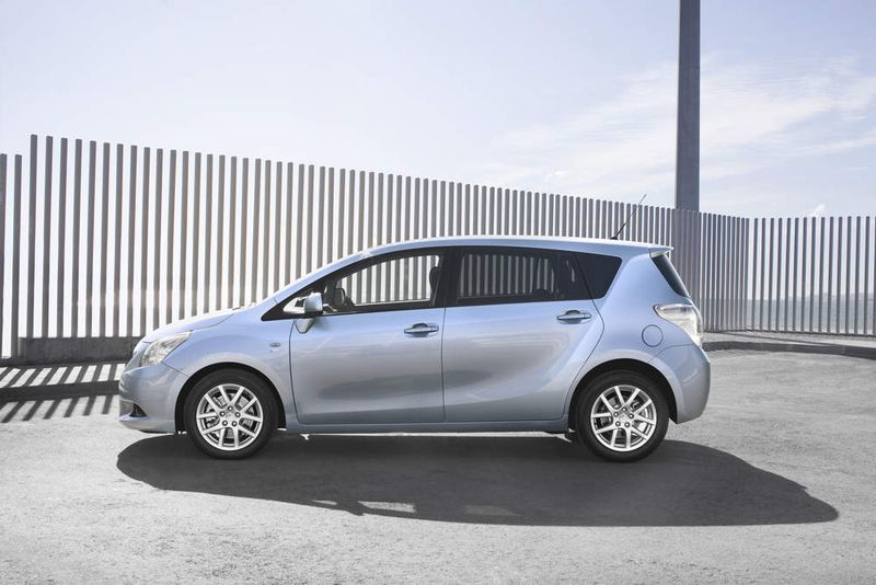 Der neue Toyota Verso wird in neun Lackfarben angeboten, darunter die vier neuen Farbtöne platinsilber metallic, navachorot mica metallic, quarzblau metallic und syrah amethyst. (Archiv: Vogel Business Media)