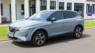 Die Karosserie des Qashqai ist eine Kreuzung aus SUV und Kombi. (Bild: Schmidt - VCG)