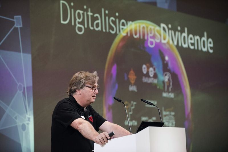 Zur Eröffnung wies Andreas Lüning, Mitgründer und Vorstand von G DATA, auf große Bedrohung durch Cyberattacken hin. (Alexandra Roth / fotoagentur-roth)