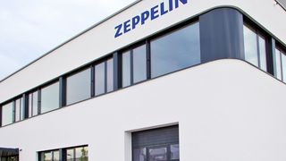 In dem 11 Meter hohen Gebäude können Versuche unter realistischen Bedingungen abgebildet werden. (Bild: Zeppelin Reimelt)