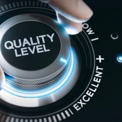 Haben Sie bisher auch nur manuell an der Qualitätsschraube in der Produktion gedreht? Dann gibt es gute Nachrichten vom Fraunhofer-IEM! Denn dort hat man zumindest für das Setzen von Spreizmuttern ein KI-Basiertes System entwickelt, das auf der Hannover Messe gezeigt wird. (Bild: J. Pourivan)