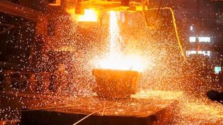 Die Stahlbranche gehört zu den energieintensiven Industriesektoren. Doch nicht nur ihr drücken die hohen Energiepreise aufs Gemüt. Viele deutsche Betriebe reagieren bereits mit der Drosselung der Produktion, oder gar mit einem Stopp. Hier eine aktuelle Analyse dazu. (Bild: P. Lichtleitner)