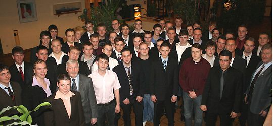 Insgesamt erhielten bei der Innung Flensburg Stadt und Land in diesem Jahr 51 Kfz-Mechatroniker sowie zehn Kfz-Servicemechaniker ihre Gesellenbriefe. (Archiv: Vogel Business Media)